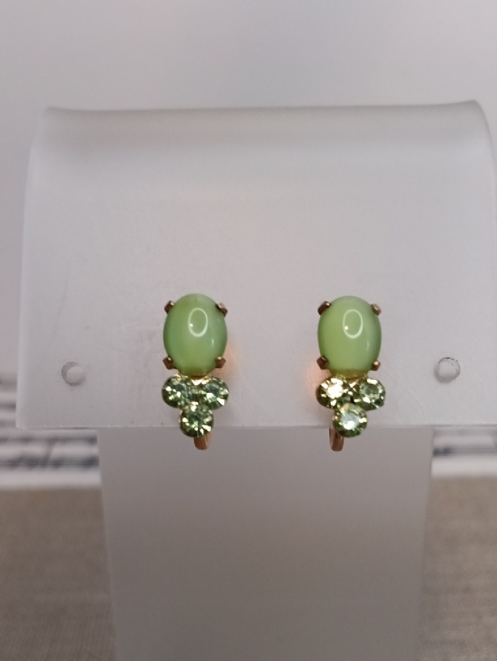Peridot Rhinestone Cat's Eye Screw Back Earrings Vintage